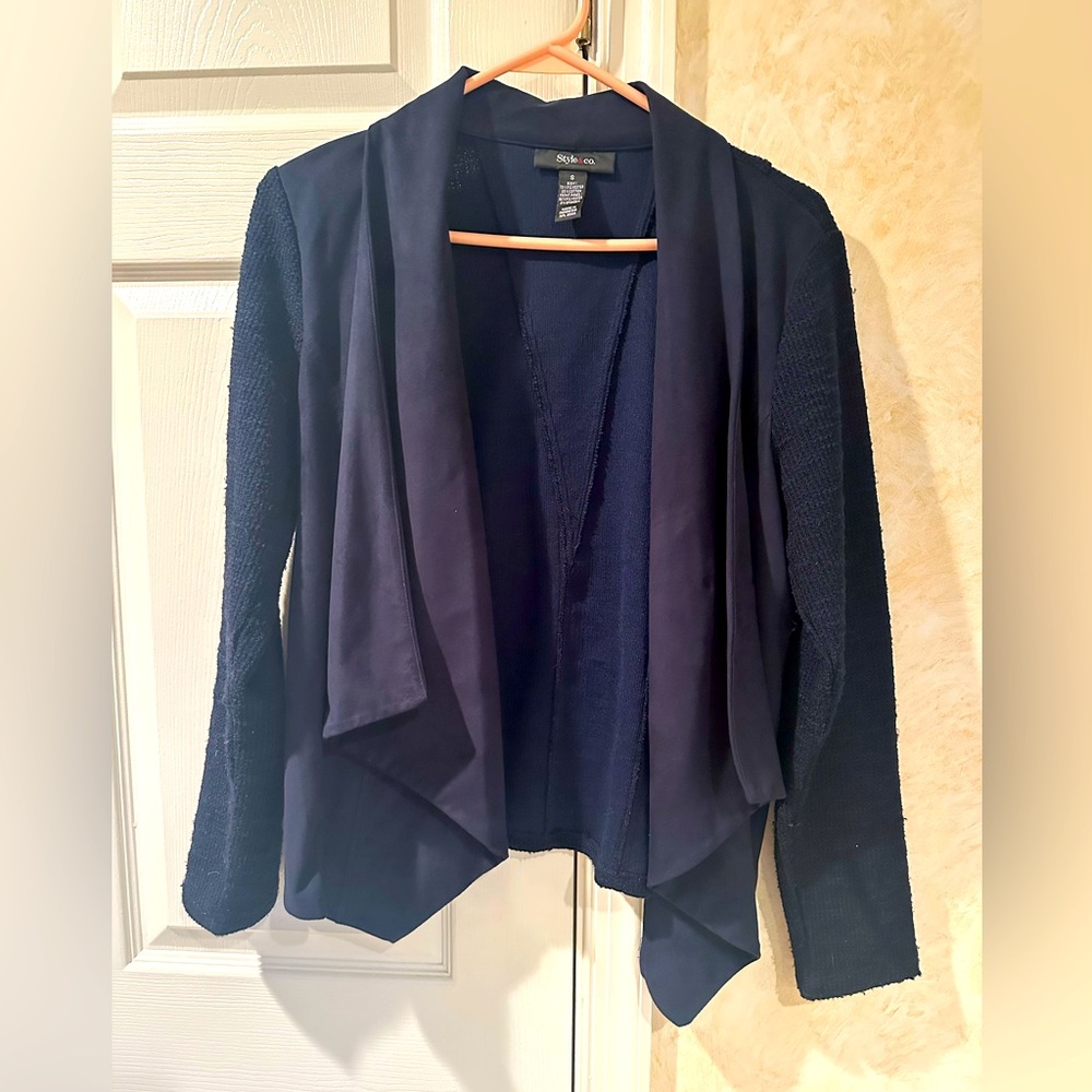 Ladies stylish sweater jacket
Soft suede like lapels